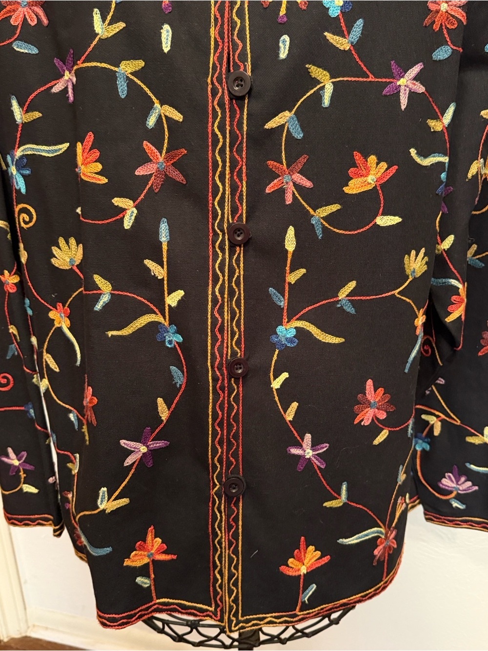 🌺🌺🌺BOGOHO🌺🌺🌺BFA Black Embroidered Floral Button-Up Shacket - 2X - Picture 3 of 10